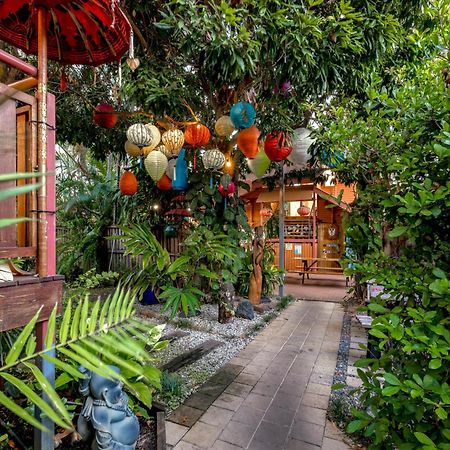 بيت شباب Travellers Oasis كيرنز المظهر الخارجي الصورة Entrance to the restaurant
