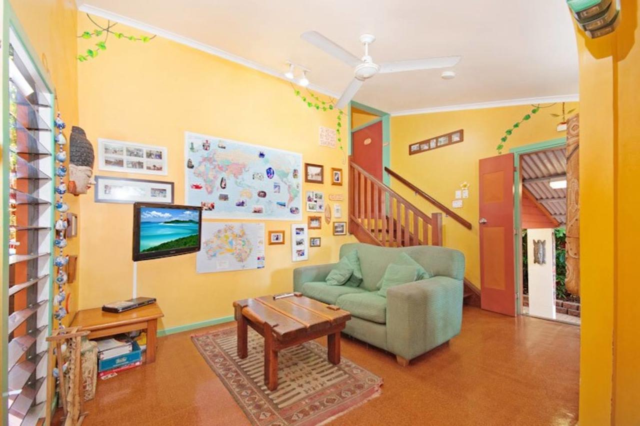 بيت شباب Travellers Oasis كيرنز المظهر الخارجي الصورة The interior of the hostel